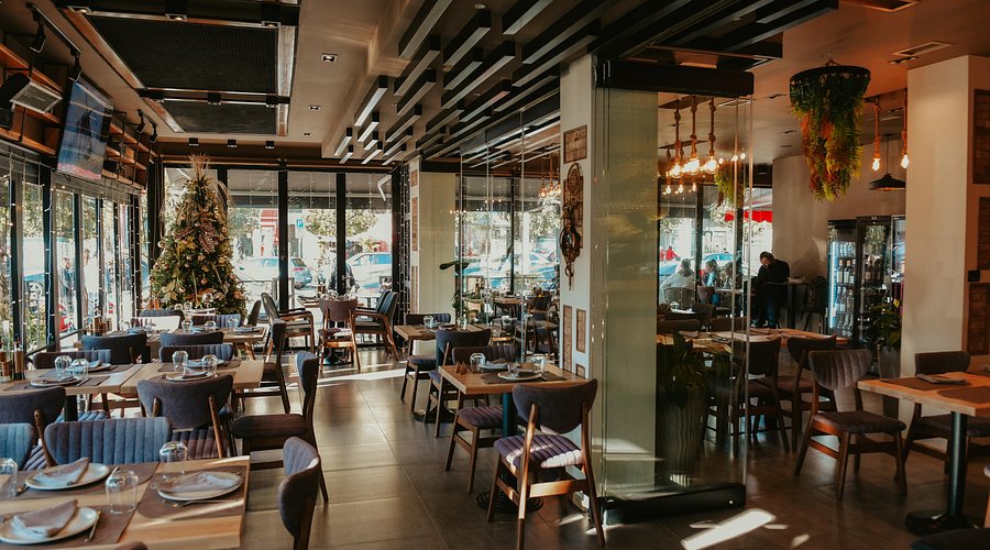 Trattoria Venezia interior at night